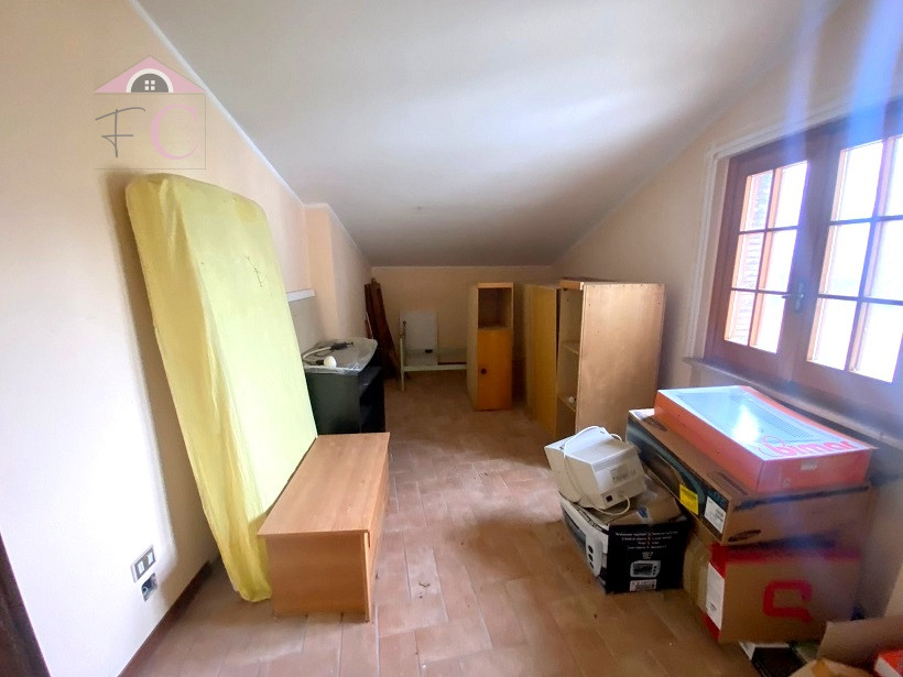casale dell800 ristrutturato con terreno pianeggiante 19.png